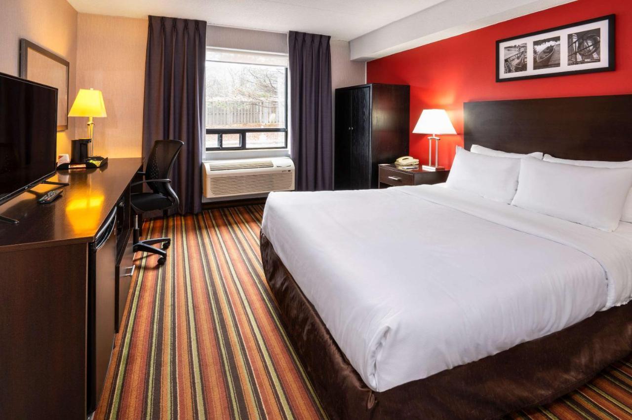 Comfort Hotel & Suites Peterborough Eksteriør bilde